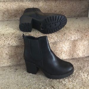 Shoe boots